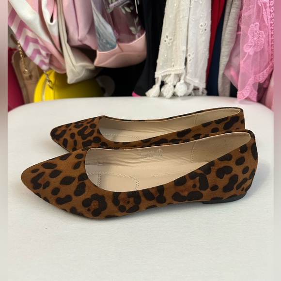 Bella Marie Leopard Suede Pointed Ballet Flats Size 7 - Picture 5 of 6